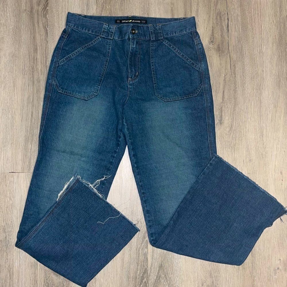DKNY vintage flared wide leg jeans women’s size 8 raw hem Y2K denim blue jeans